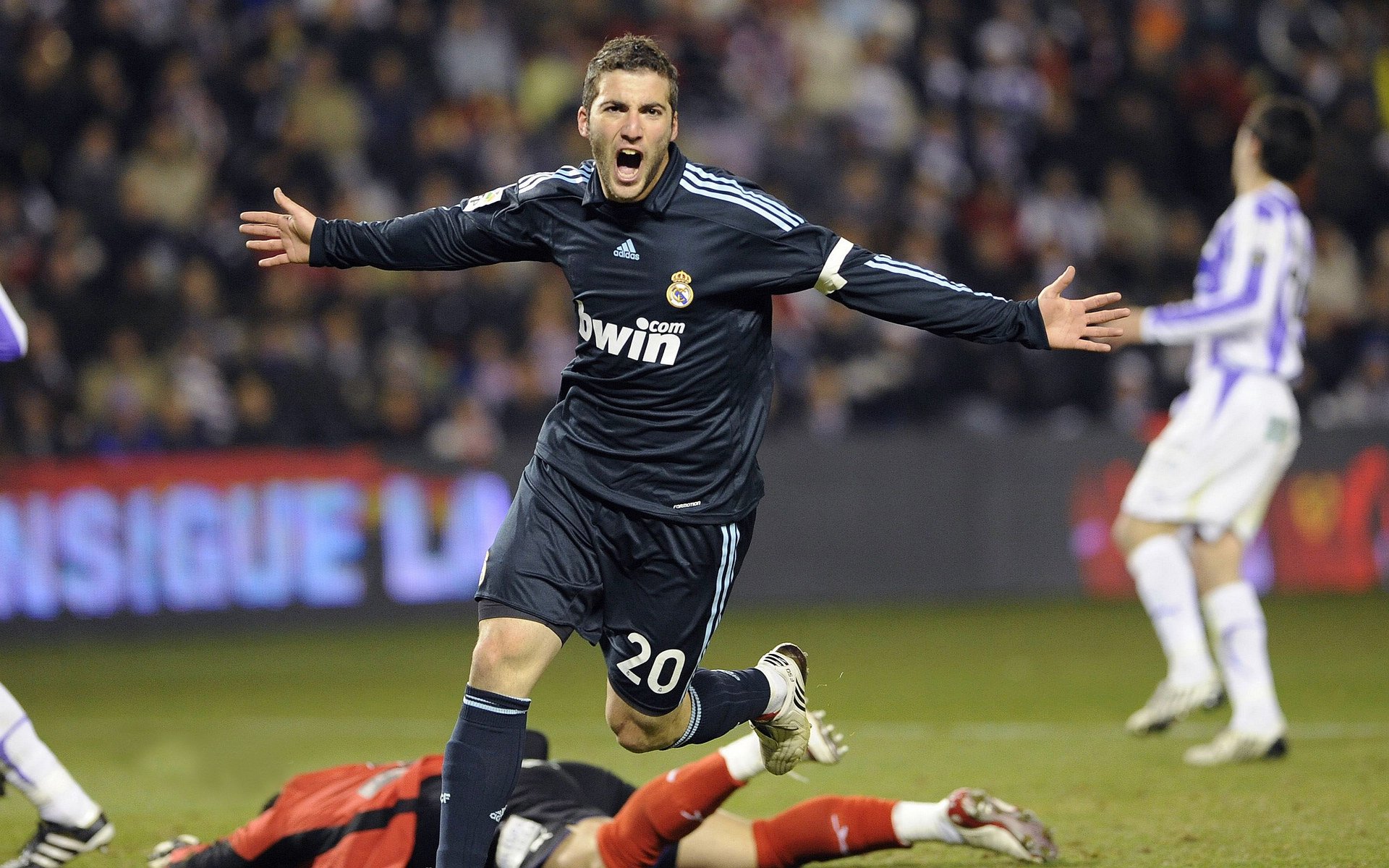 曼联边路速度优势发挥明显，曼联什么阵型