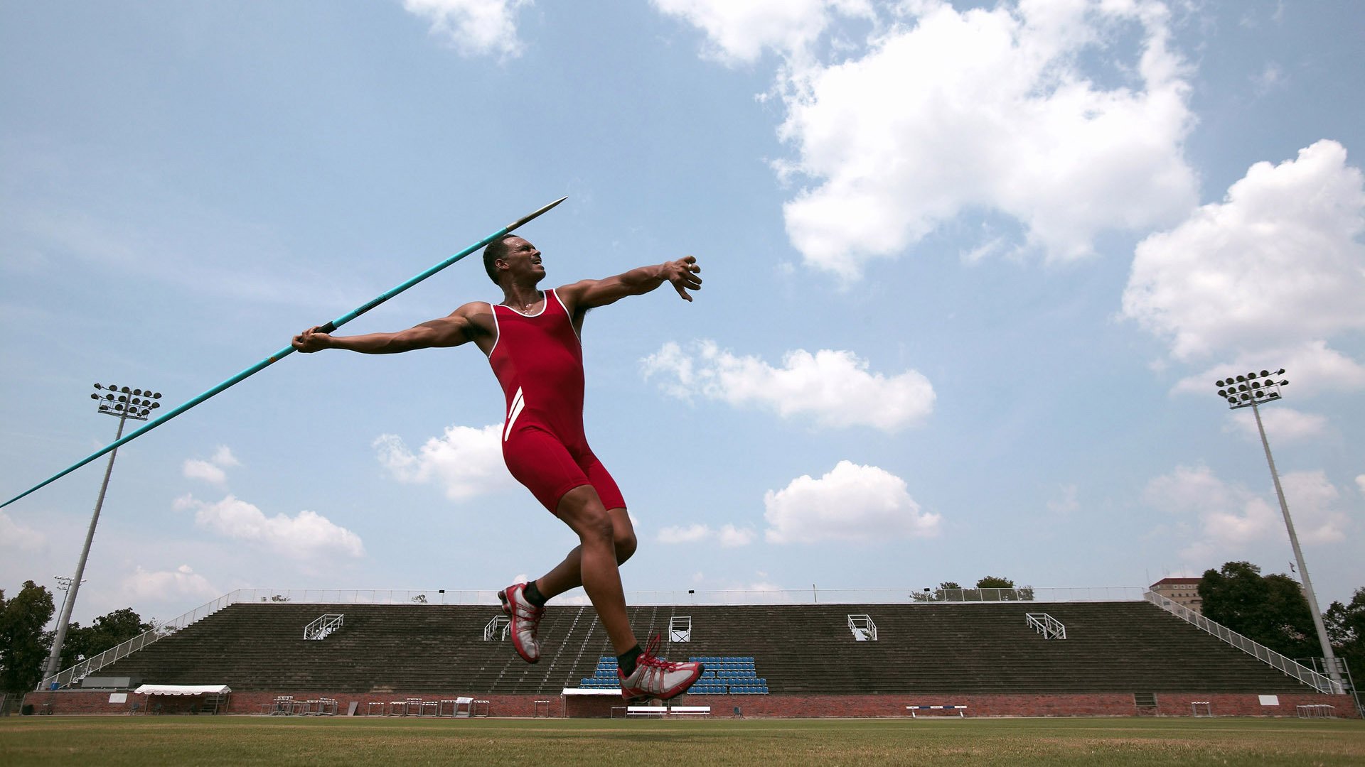 《电竞行业人才需求激增:从培训到职业路径全解析》,电竞人才的发展前景