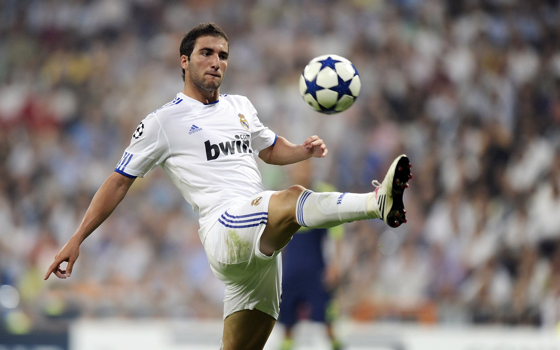 xingkong-德甲精彩瞬间频频出现，关键扑救扭转局势，德甲 集锦